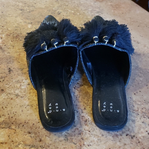 Black tasseled slides. Size 7 - Picture 3 of 6